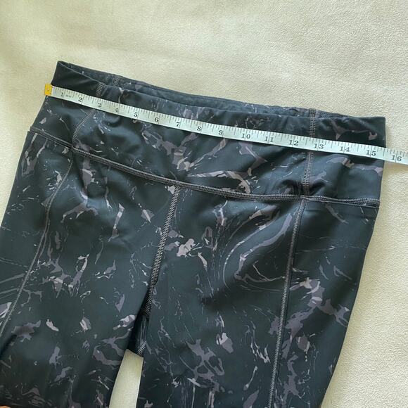 Athleta Velocity Stash Pocket Black Marble 7/8 Pant Leggings Size M EUC - Picture 8 of 9